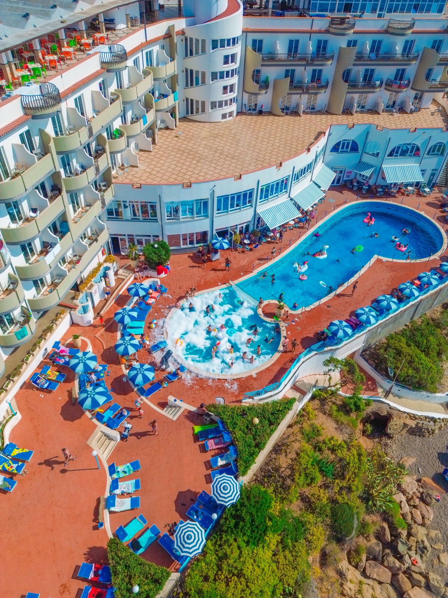 Piscina dell'Hotel Carlton Riviera vista dall'alto