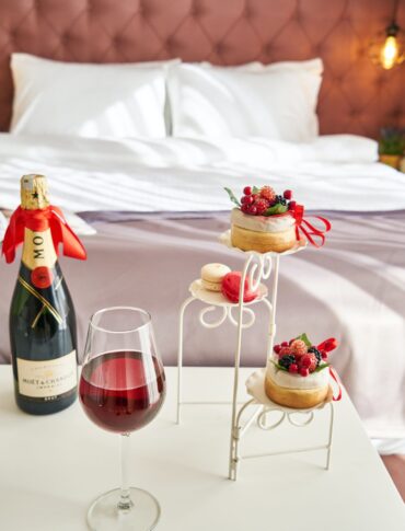 Honeymoon Suite